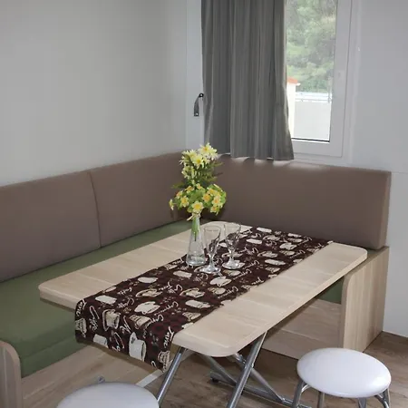 Bungalow Maslina 假日公园 *